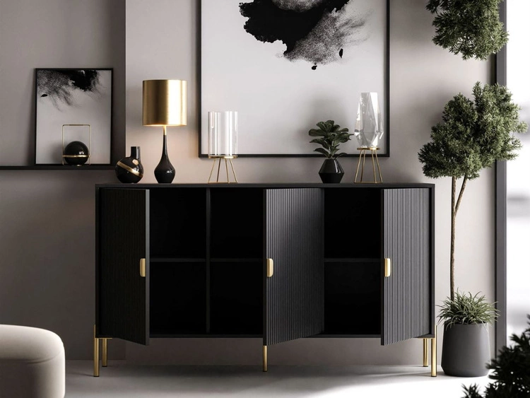 Komoda trzydrzwiowa szeroka, ze złotymi uchwytami i nogami Orlean czarny mat