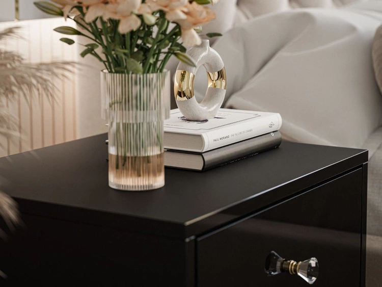 Stolik nocny glamour z szufladą i złotymi nogami Brisa czarny połysk