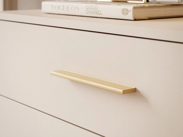 Komoda z szufladami i oświetleniem LED na złotych nogach Nuveo Kaszmir