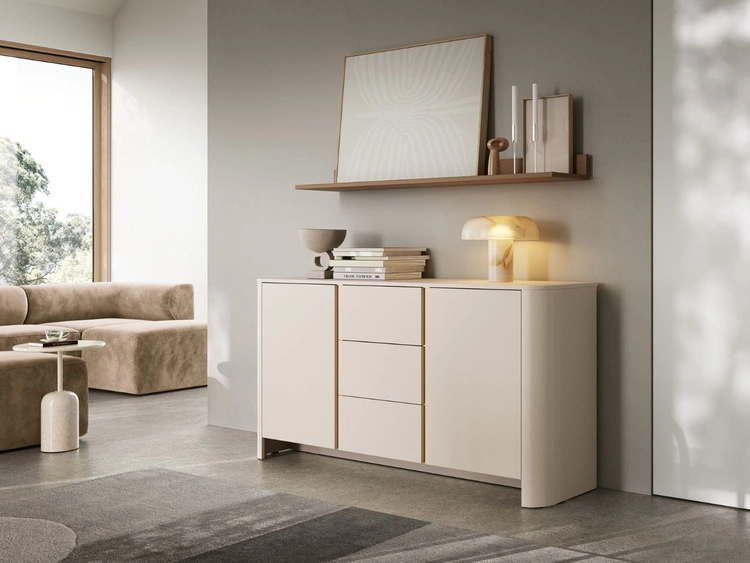 Komoda dwudrzwiowa z szufladami ze złotą listwą dekoracyjną Brillo Kaszmir