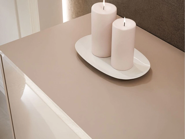 Trzydrzwiowa komoda 154 cm w stylu glamour wisząca Vivance kaszmir połysk