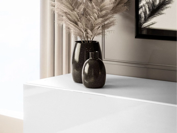 Szafka RTV do salonu 180 cm z czarnymi metalowymi nóżkami i oświetleniem LED Aurelie Biały połysk