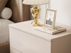 Stolik nocny z dwoma szufladami na złotych nóżkach Nuveo Kaszmir
