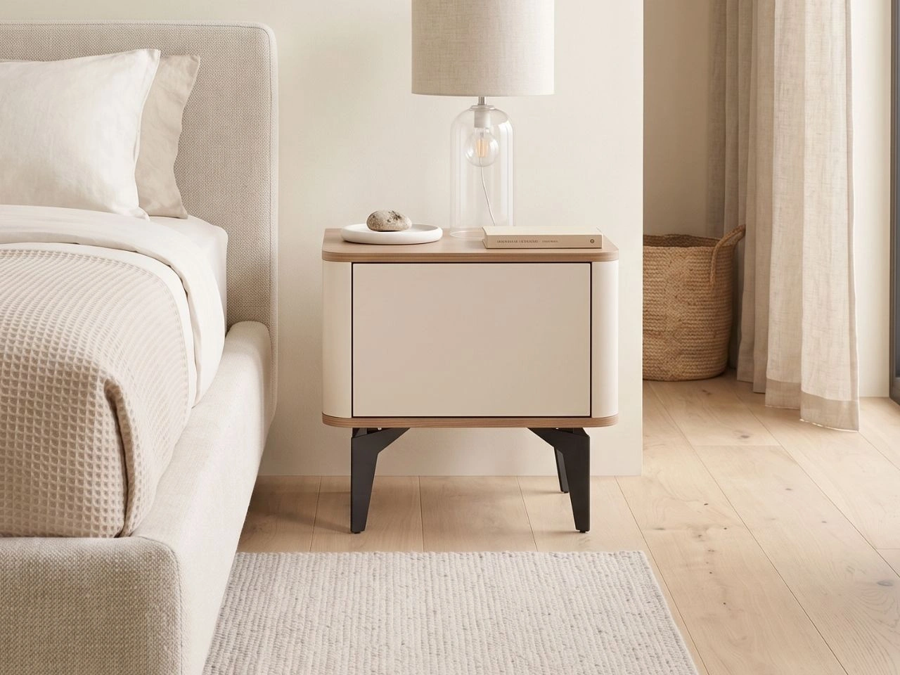 Stolik nocny z szafką Arelis Kaszmir, Orzech Royal