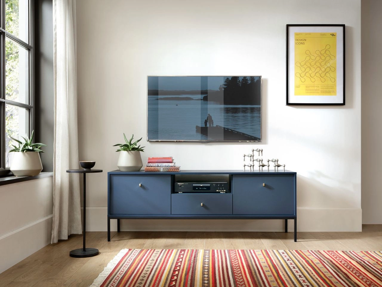 Szafka pod telewizor z szufladami i drzwiczkami na czarnych nóżkach Amor Granatowa