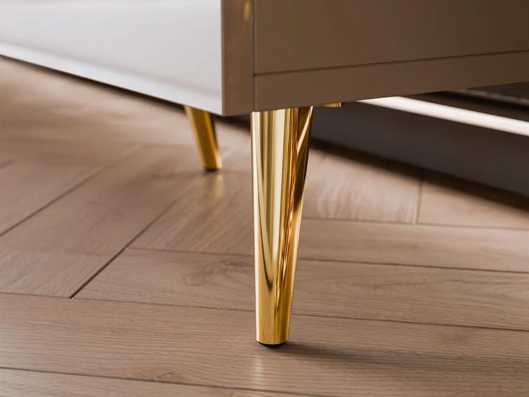 Czterodrzwiowa komoda 158 cm w stylu glamour ze złotymi uchwytami i nogami Lunelie kaszmir połysk