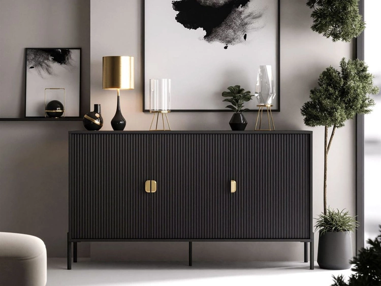 Komoda trzydrzwiowa szeroka, ze złotymi uchwytami Orlean czarny mat