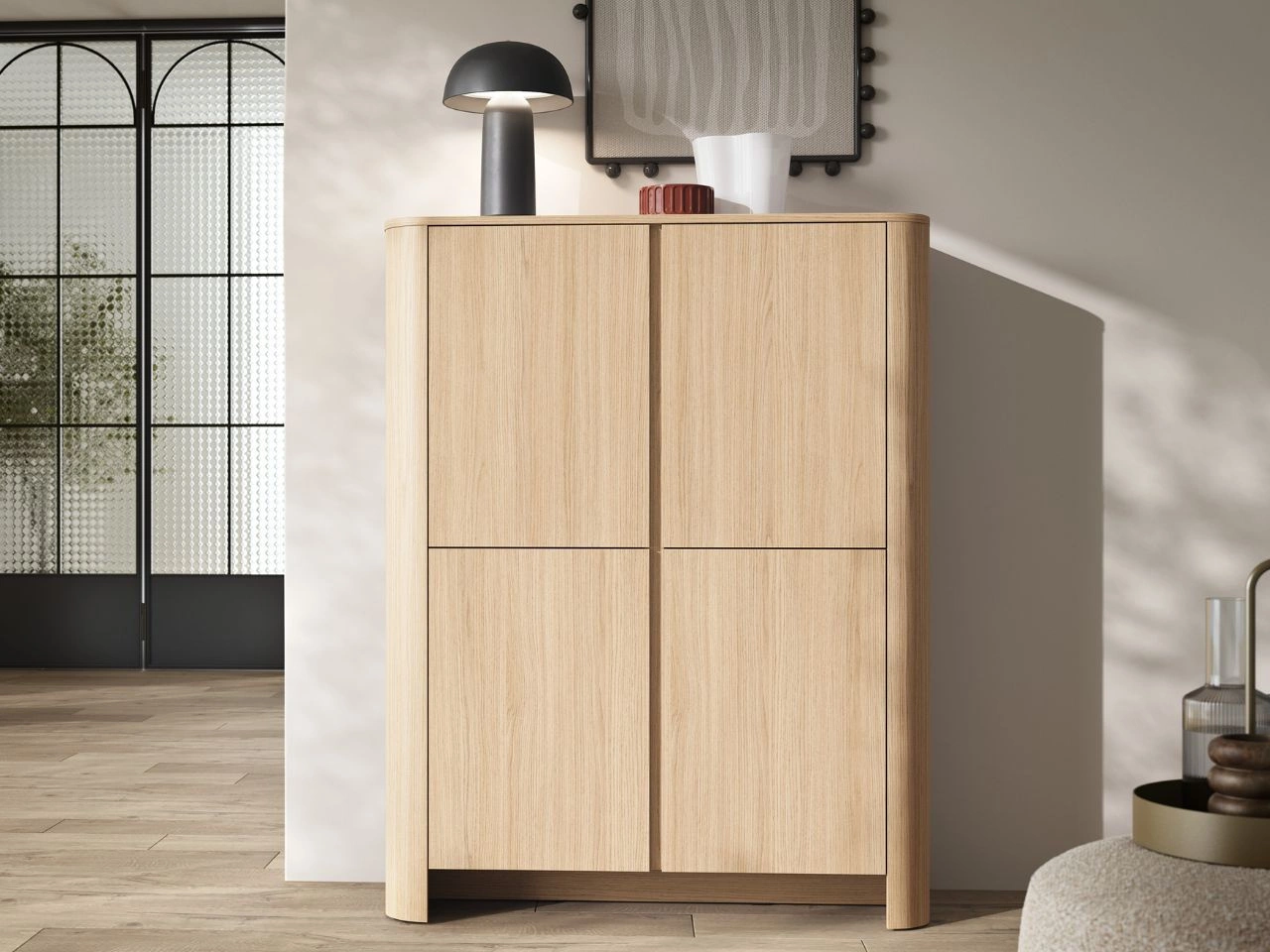 Komoda czterodrzwiowa ze złotą listwą dekoracyjną Brillo Dąb Vicenza