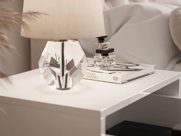 Stolik nocny z szufladą i srebrnymi nogami Brisa biały połysk