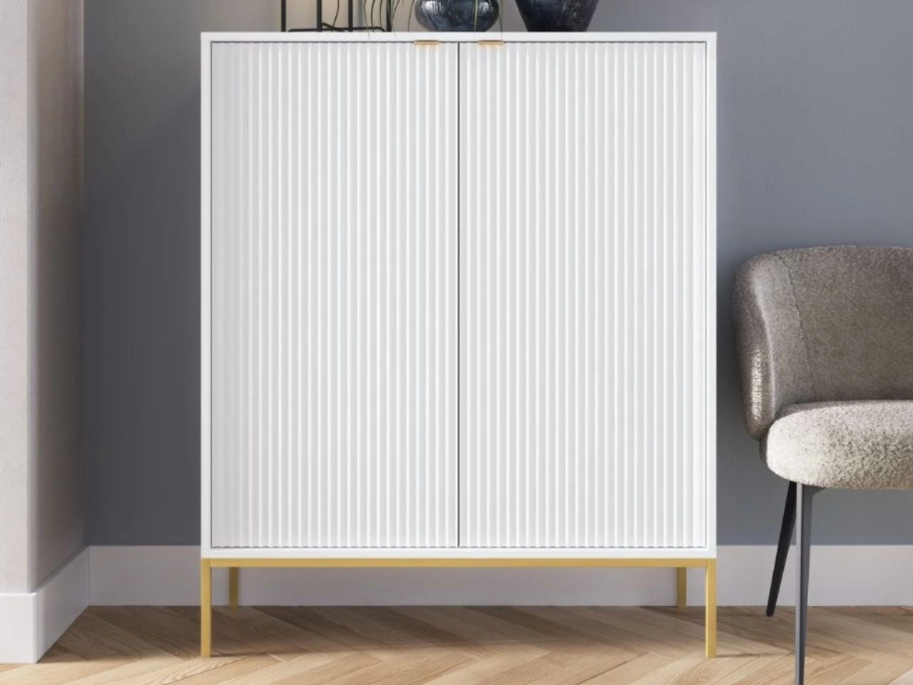 Komoda z drzwiami Amber biała na złotych nogach