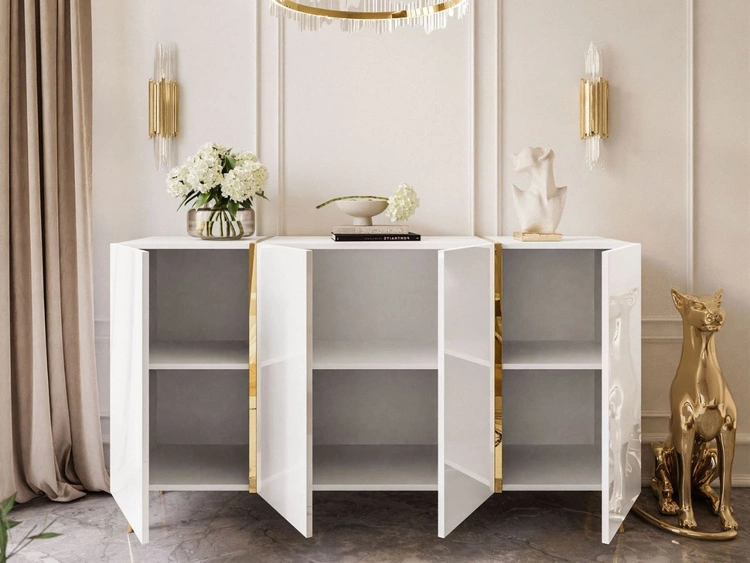 Czterodrzwiowa komoda 158 cm w stylu glamour na złotych nogach Lunelie biały połysk