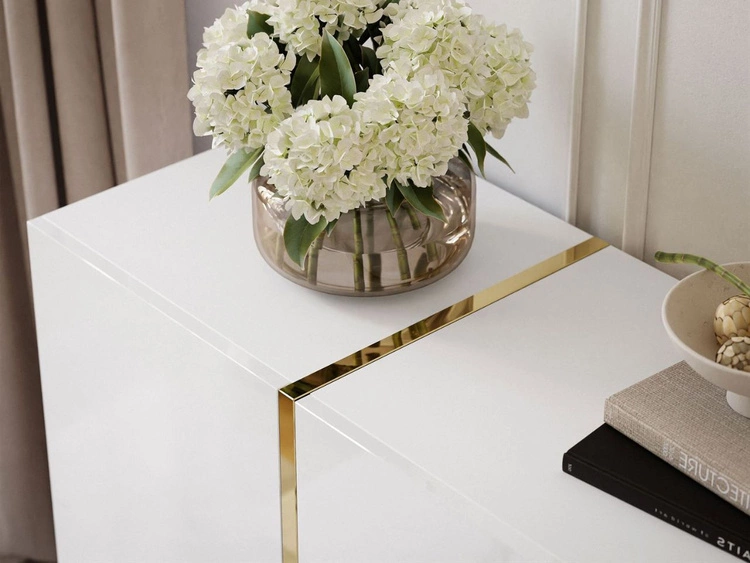 Czterodrzwiowa komoda 158 cm w stylu glamour Lunelie biały połysk