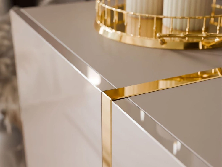 Dwudrzwiowa komoda 158 cm z trzema szufladami Lunelie kaszmir połysk