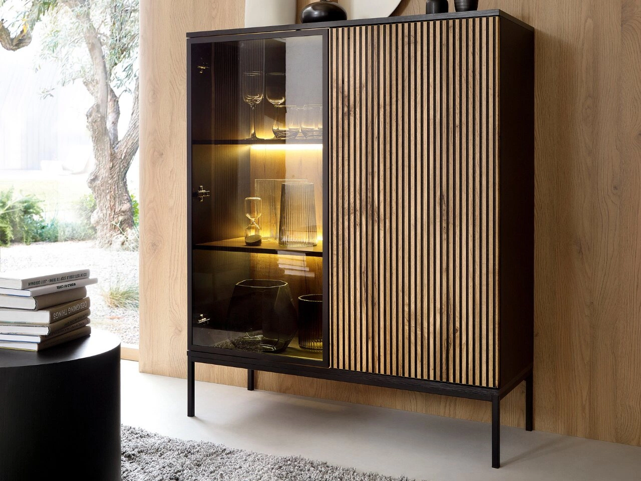 Witryna stojąca do salonu z oświetleniem LED niska Deo Dąb Wotan
