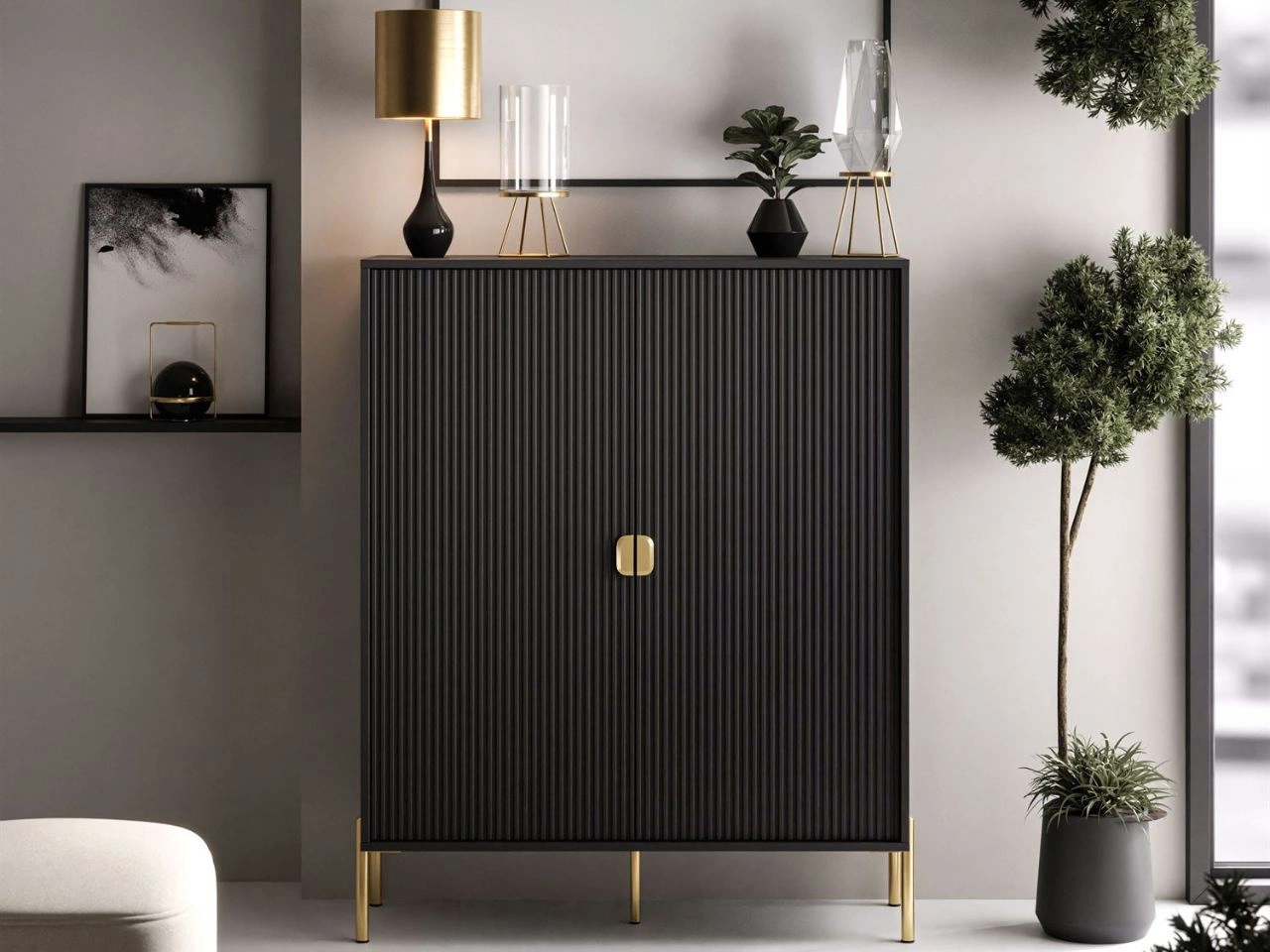 Wysoka komoda dwudrzwiowa ze złotymi uchwytami i nogami Orlean czarny mat