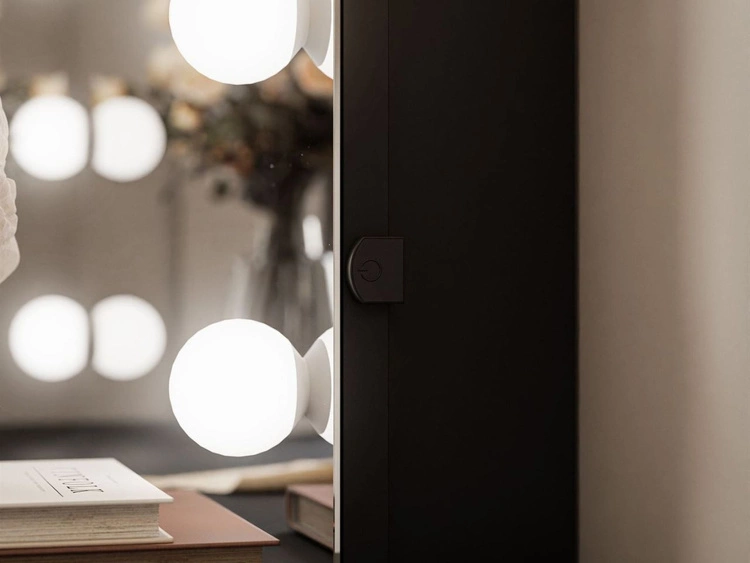 Toaletka kosmetyczna w stylu glamour z szufladami, czarnymi nogami i oświetleniem LED Olivine Elite czarny połysk