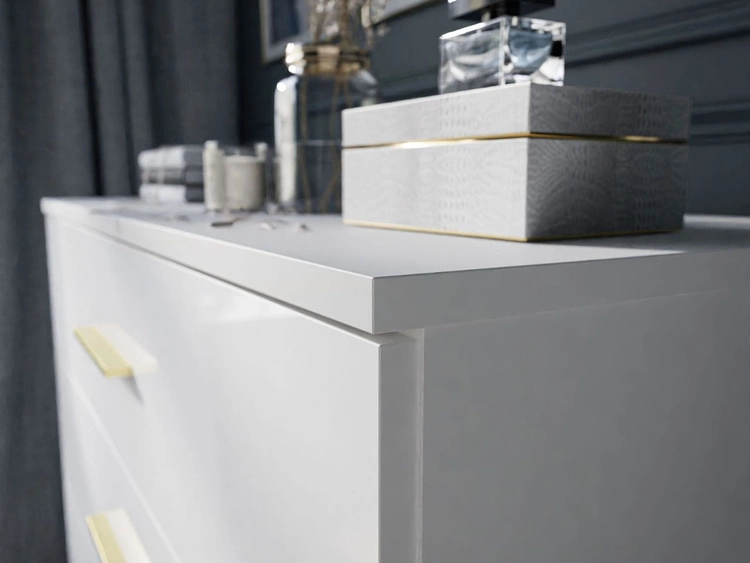 Komoda z czterema szufladami i oświetleniem LED na złotych nóżkach Nuveo Biały połysk