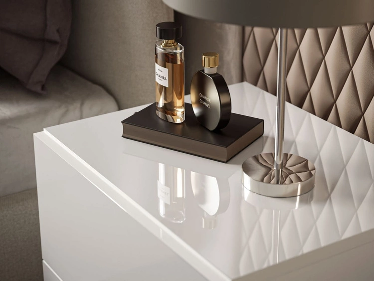 Stolik nocny z szufladami na srebrnych nogach Noaé Lux Biały połysk