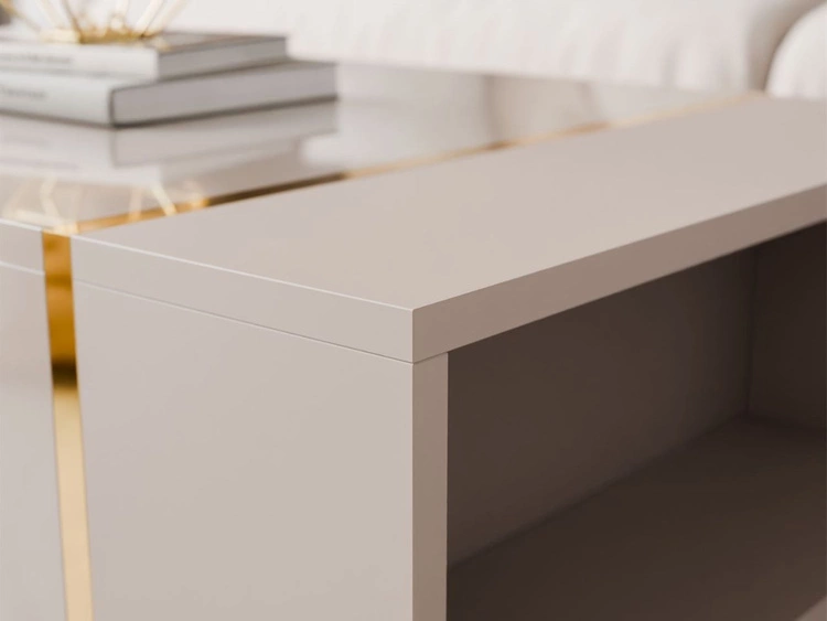 Stolik kawowy na złotych nogach w stylu glamour Lunelie kaszmir połysk