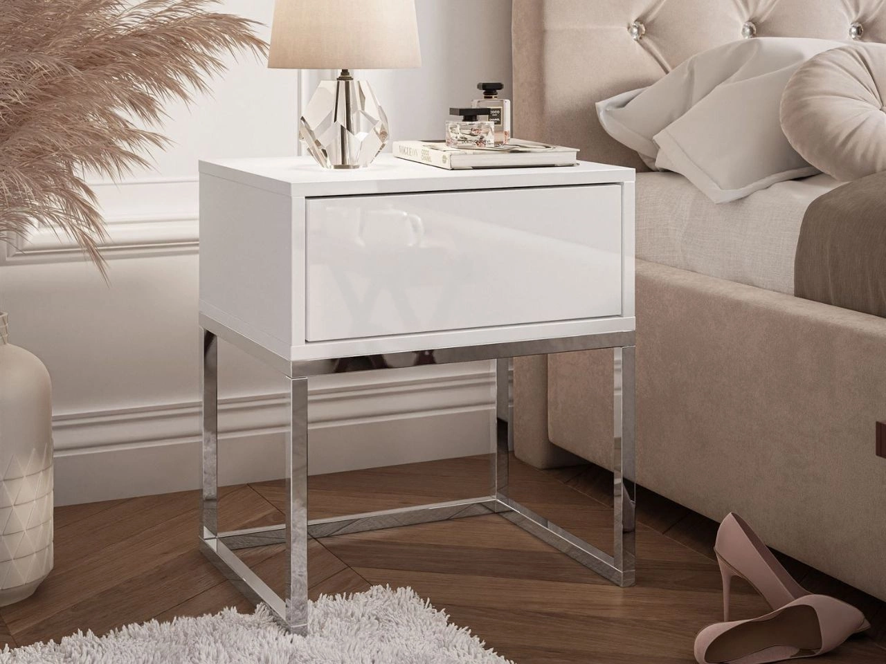 Stolik nocny z szufladą i srebrnymi nogami Brisa biały połysk