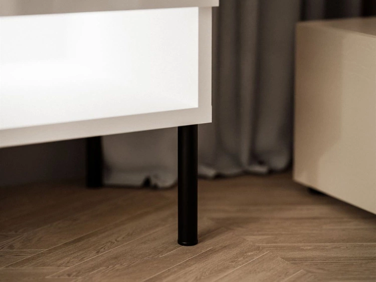 Szafka RTV 90 cm z oświetleniem LED i czarnymi metalowymi nóżkami Aurelie Kaszmir połysk